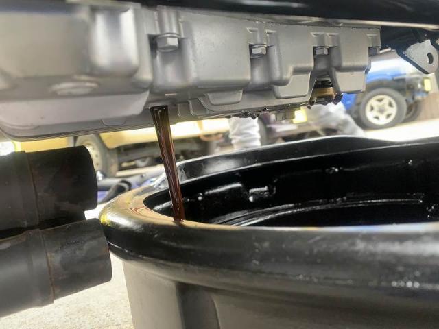 カワサキ　ゼファ－７５０　エンジンオイル＆エレメント　ＮＵＴＥＣ　ＮＣ５０　１０Ｗ５０　ショ－トサイドスタンド取付　フロントキャリパ－引きずり　交換　　整備　修理　車検　点検　任意保険　茨城　龍ヶ崎　取手　牛久　つくば　つくば　ＮＵＴＥＣ