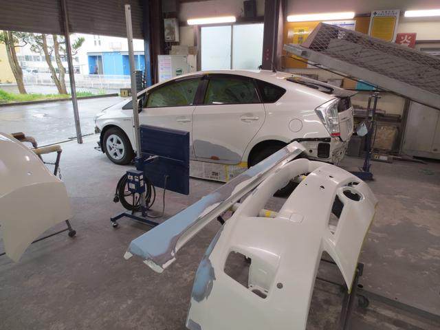 プリウス　ＺＶＷ30　キズ　凹み　へこみ　鈑金塗装　