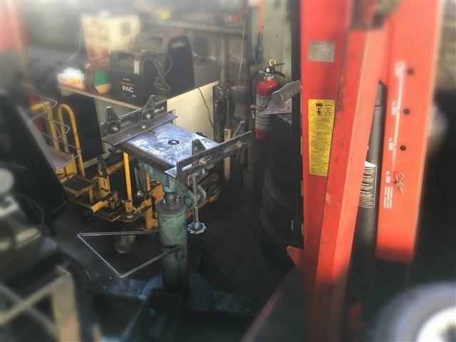 専用の検査機器だけでなく、専用の修理機材も取り揃えております。