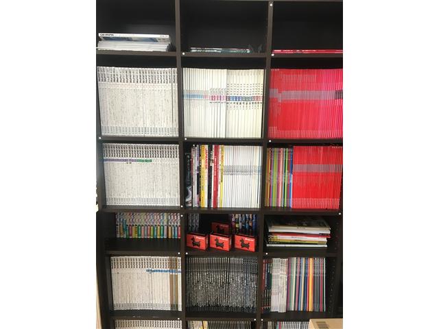 ずらりと並んだ書籍・輸入車好きにはたまりません！！