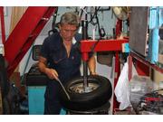 自社タイヤチェンジャー完備。