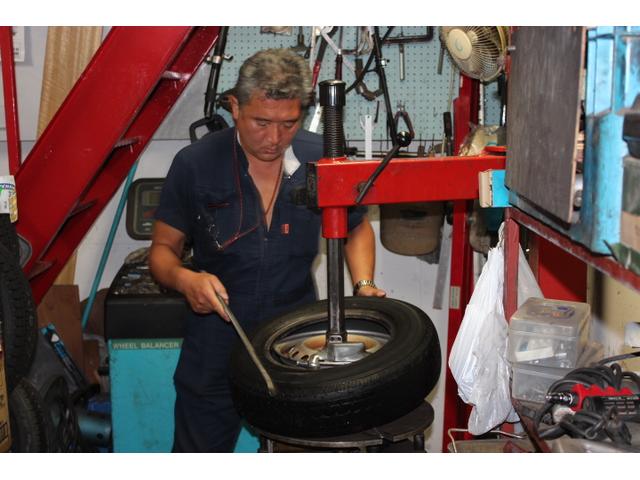 自社タイヤチェンジャー完備。