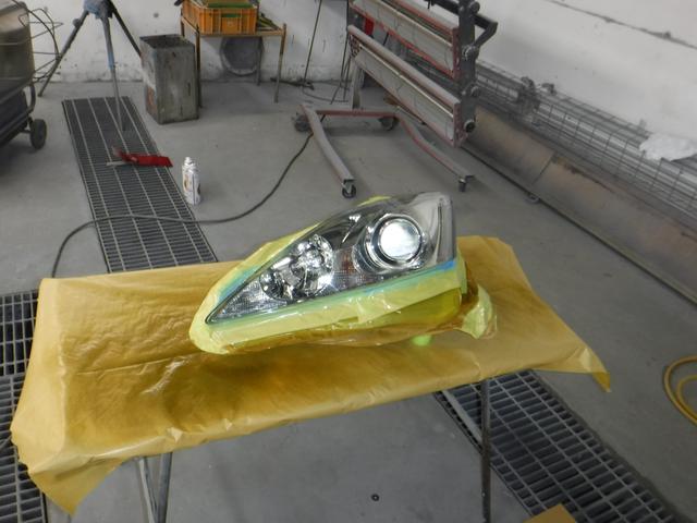 ヘッドライト　左右の色違い（黄ばみ）の修理　・塗装