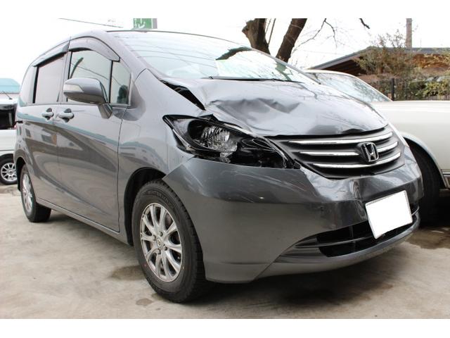 お車のキズやヘコミを修復する板金塗装も受け付けております。