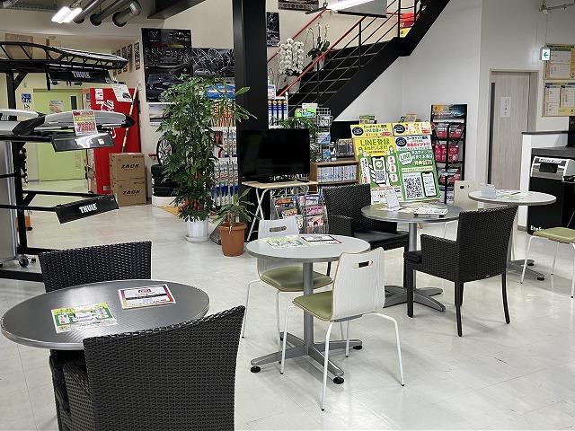 ごゆっくりお寛ぎ頂ける店内スペース。