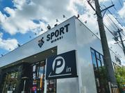 ＳＰＯＲＴ　ＭＩＤＯＲＩの看板が目印となります。