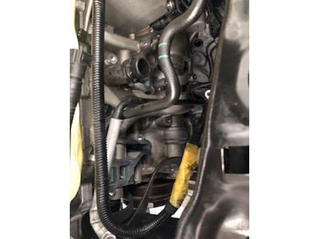BMW X1 サーモハウジング　水漏れ　交換　修理