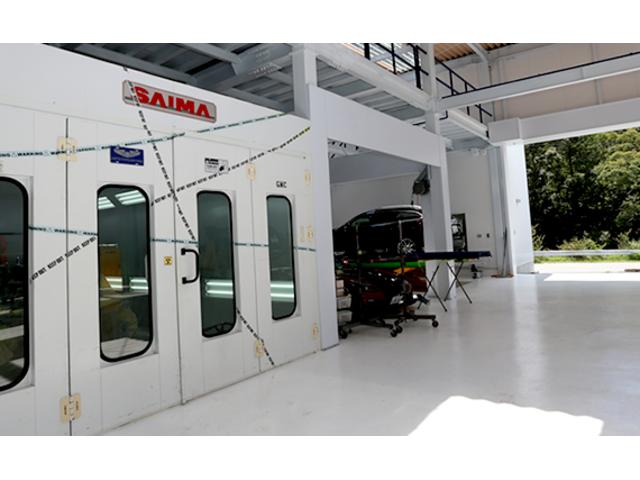 輸入車のディーラーも認定している最高級の塗装ブースです。