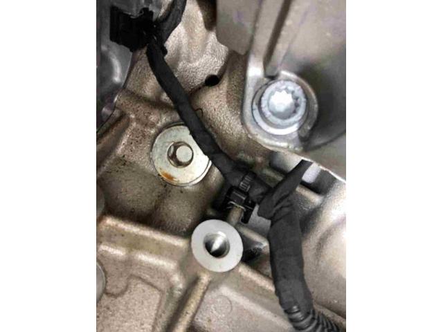 H30　ポルシェ　パナメーラ　オイル漏れ修理（シリンダーブロックボルト、ミッションオイルパン）