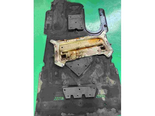 H30　ポルシェ　パナメーラ　オイル漏れ修理（シリンダーブロックボルト、ミッションオイルパン）