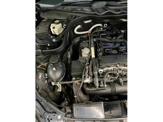 H23　メルセデス・ベンツ　Ｅクラス　水漏れ修理（クーラントフィードパイプより漏れ）