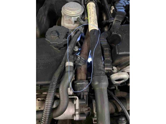 H23　メルセデス・ベンツ　Ｅクラス　水漏れ修理（クーラントフィードパイプより漏れ）