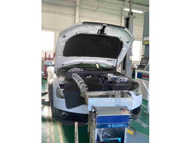 H25 アウディ　Ａ４　車検（エンジンオイル、ブレーキオイル）
