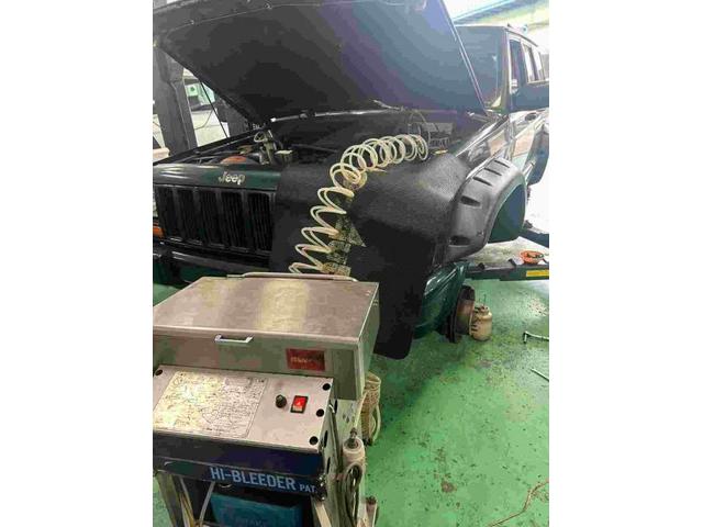 Ｈ13　クライスラージープ　チェロキー　車検（スタビライザリンク、タイロッドエンドブーツ、マフラー腐食）