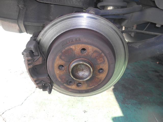 BMWミニ、ブレーキメンテナンスと、パワステオイル漏れ修理。【三木市　小野市　加東市　神戸市西区　神戸市北区】