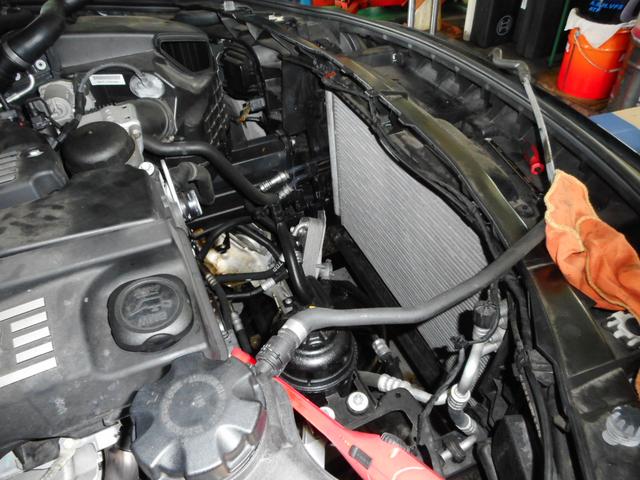 BMW　X1、冷却水漏れ、オイル漏れ修理。【三木市　小野市　加東市　神戸市西区　神戸市北区】