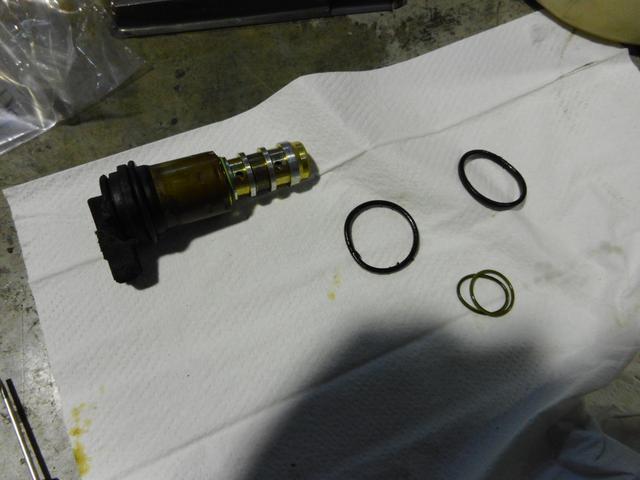 BMW　X1、冷却水漏れ、オイル漏れ修理。【三木市　小野市　加東市　神戸市西区　神戸市北区】