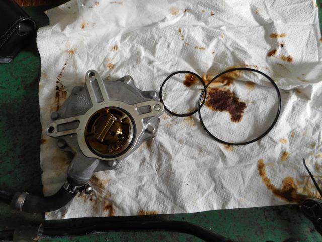 BMW　X1、冷却水漏れ、オイル漏れ修理。【三木市　小野市　加東市　神戸市西区　神戸市北区】