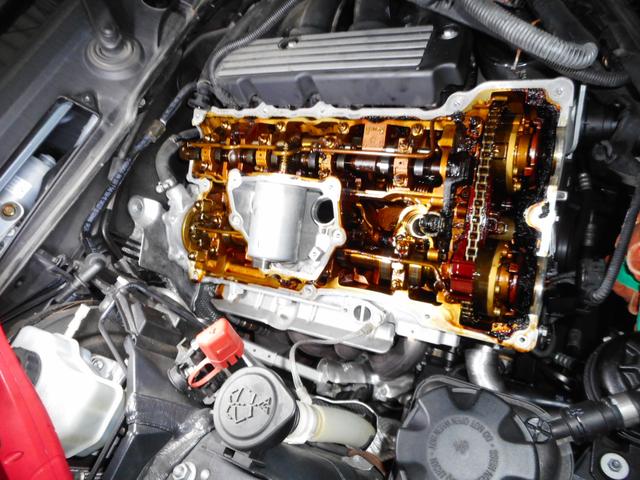 BMW　X1、冷却水漏れ、オイル漏れ修理。【三木市　小野市　加東市　神戸市西区　神戸市北区】