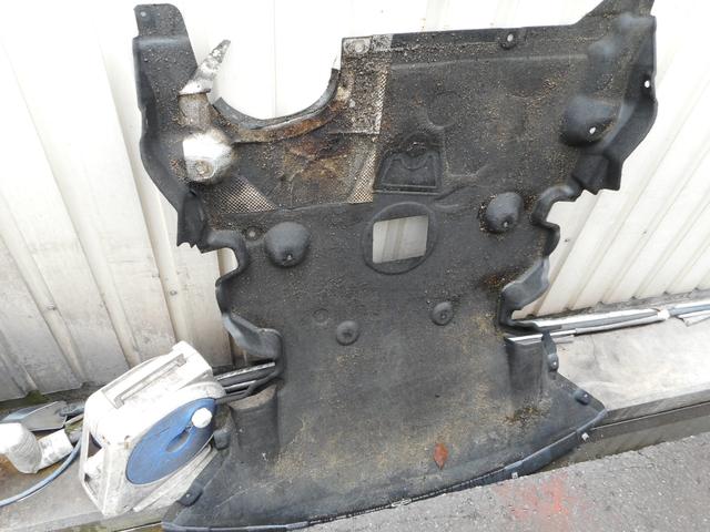 BMW　X1、冷却水漏れ、オイル漏れ修理。【三木市　小野市　加東市　神戸市西区　神戸市北区】