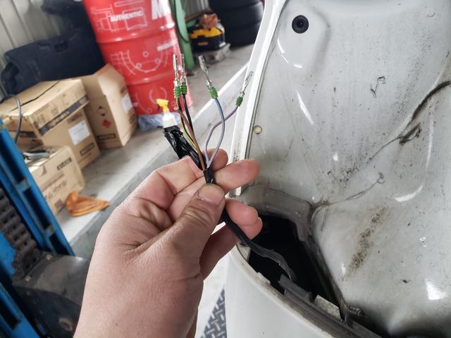 BMW116i（F20）、テール配線修理。　【三木市　小野市　加東市　神戸市西区　神戸市北区　西脇市】