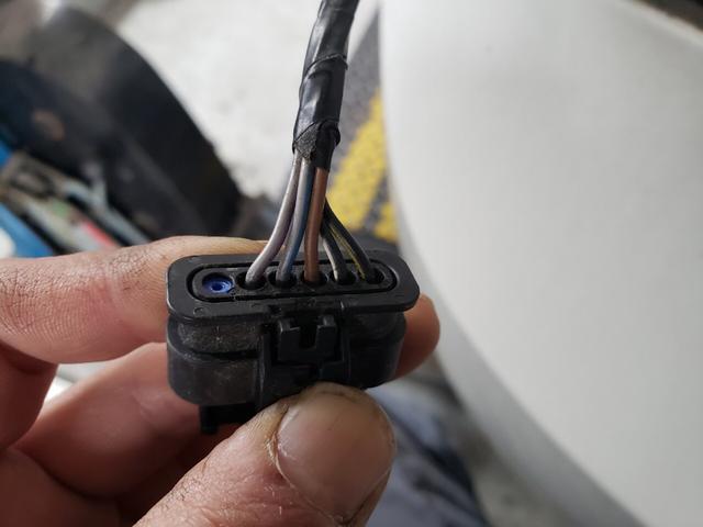 BMW116i（F20）、テール配線修理。　【三木市　小野市　加東市　神戸市西区　神戸市北区　西脇市】