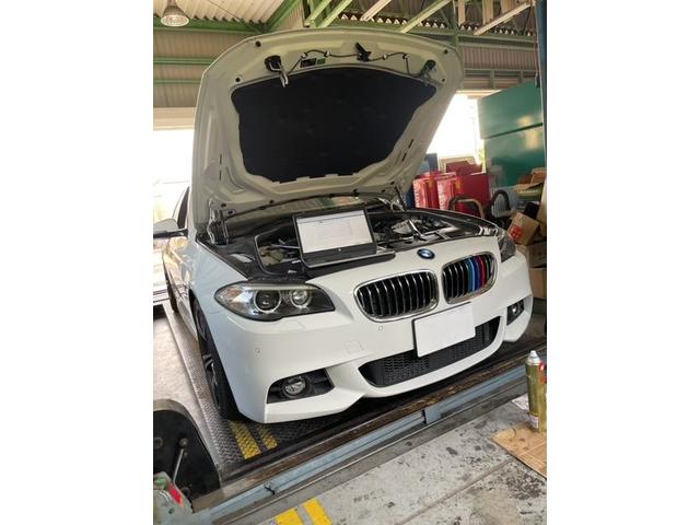 BMW5　F10、エンジンオイル漏れ。【三木市　小野市　加東市　神戸市西区　神戸市北区　西脇市】