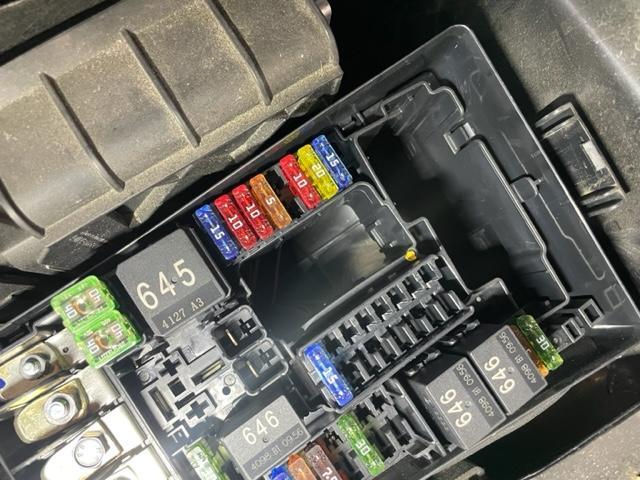 アウディA4、チェックランプ点灯と異音。【三木市　小野市　加東市　神戸市西区　神戸市北区　西脇市　明石市】