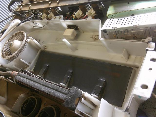 エアコン　修理　ガス漏れ　トラクター　エバポ　エバポレーター　ボッシュ　ACS751　点検　交換　野田市　坂東市　柏市　流山市　千葉県　茨城県　埼玉県