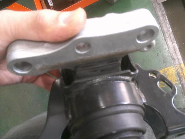 スズキ　スペーシア　カスタム　エンジン　ガタガタ　振動　異音　冷間時　エンジンマウント　劣化　ヘタリ　交換　野田市　坂東市　柏市　流山市　千葉県　茨城県　埼玉県　