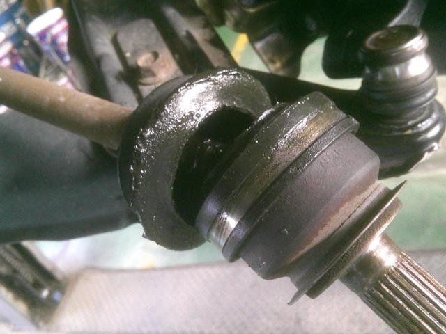 スバル　サンバー　トラック　車検　TT1　TT2　TV1　TV2　ドライブシャフト　ピットワーク　ブーツ切れ　修理　交換　野田市　坂東市　柏市　流山市　千葉県　茨城県　埼玉県