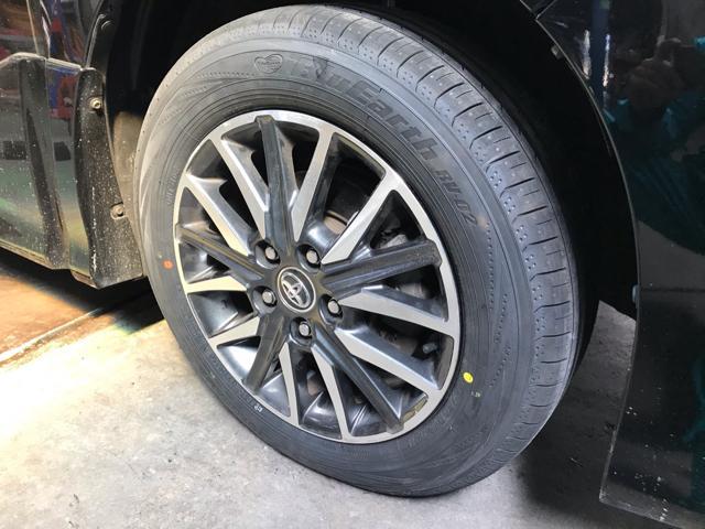 岸和田市 トヨタ ヴォクシー タイヤ交換 偏摩耗 ひび割れ 劣化 バースト グーネットピット