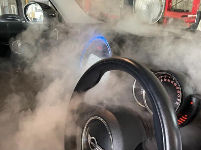 BMW ミニ エアコンクリーニング カビ臭い 湿気で繁殖 本格的にエアコンを使用する前に是非 エバポレーター洗浄 次亜塩素酸ナトリウム