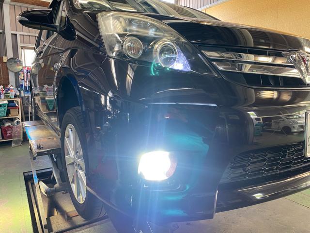トヨタ　アイシス　持ち込み　LEDフォグランプ交換　LED 貝塚市　岸和田市　堺市　持ち込みパーツ大歓迎　