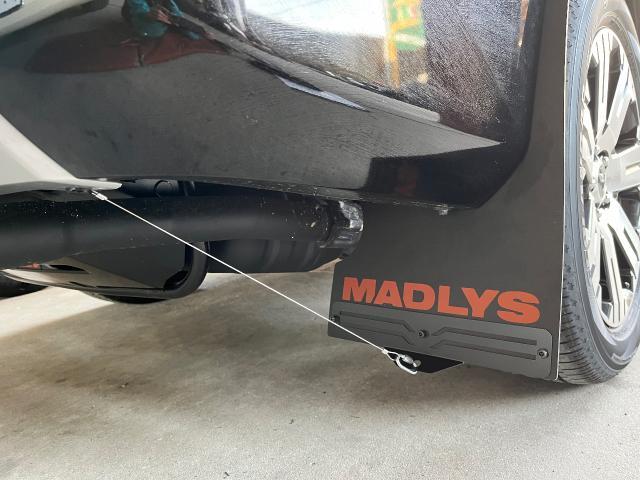 デリカ:D5 MADLYS マッドガード 取付け お車のドレスアップ デリカ:D5 MADLYS マッドガード 取付け お車のドレスアップ