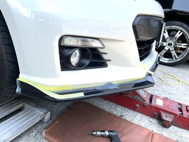 ボディのカスタムと言えばエアロパーツ装着！車高もアルミも決まれば次のステップへ スバル BRZ ROWEN フロントスポイラー サイドステップ トランクスポイラー 取り付け 貝塚市 泉佐野市 岸和田市