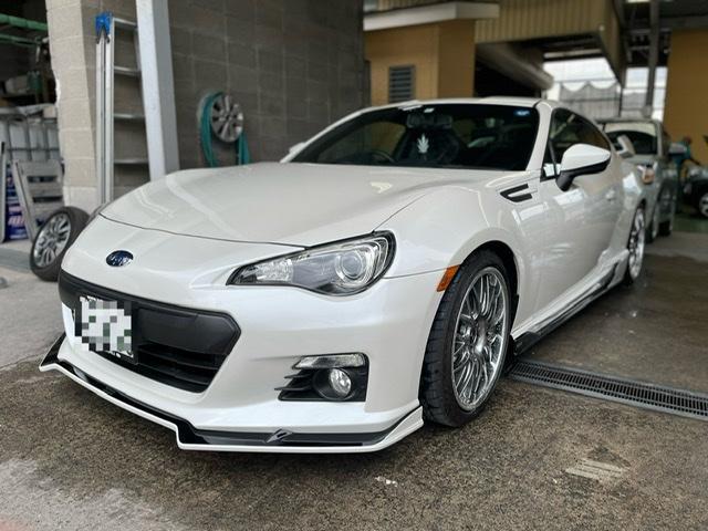 ボディのカスタムと言えばエアロパーツ装着！車高もアルミも決まれば次のステップへ スバル BRZ ROWEN フロントスポイラー サイドステップ トランクスポイラー 取り付け 貝塚市 泉佐野市 岸和田市