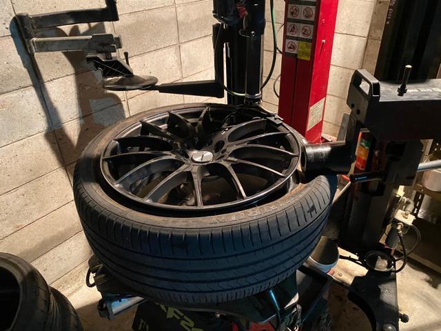 マツダ　CX8 タイヤ交換 20インチ　持ち込みタイヤ　ヨコハマ　245/45R20 4本交換　貝塚市　岸和田市　持ち込み部品　持ち込みタイヤ