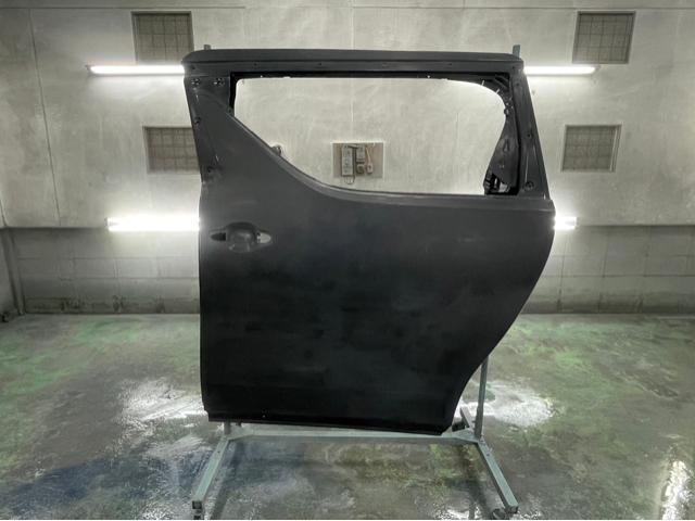 AGH30 アルファード　左側面の塗装　パールホワイト　高級車もお任せください　トヨタディーラー出身スタッフ多数在籍　安心できる修理をご提案させていただきます　貝塚市　岸和田市