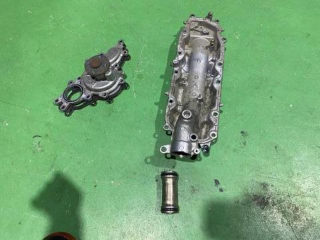 LEXUS LS460 ヒートエクスチェンジャーカバー交換 冷却水漏れ 水 LEXUS LS460 ヒートエクスチェンジャーカバー交換 冷却水漏れ 水