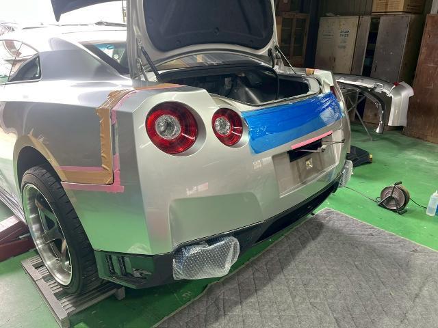 日産　ＧＴ－Ｒ　カーボンパーツ修理　カーボンパーツ補修　割れたカーボンを復元します　全国郵送対応可能　北海道から沖縄までご対応致します　大阪　Instagram カーボン修理　カーボン補修　