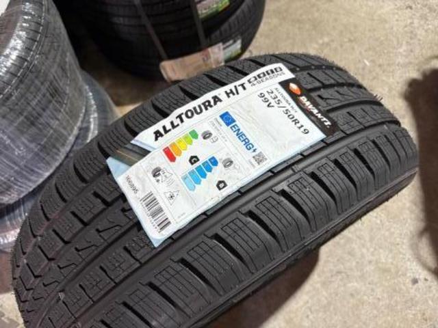 メルセデス・ベンツ　ＧＬＢ　ホイール・タイヤ交換　以前販売させて頂いた車両です！　タイヤ持ち込みOK 大阪　貝塚　岸和田市　泉佐野市　和泉　高石　泉南　阪南