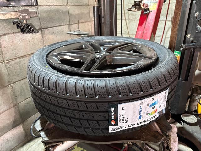 メルセデス・ベンツ　ＧＬＢ　ホイール・タイヤ交換　以前販売させて頂いた車両です！　タイヤ持ち込みOK 大阪　貝塚　岸和田市　泉佐野市　和泉　高石　泉南　阪南