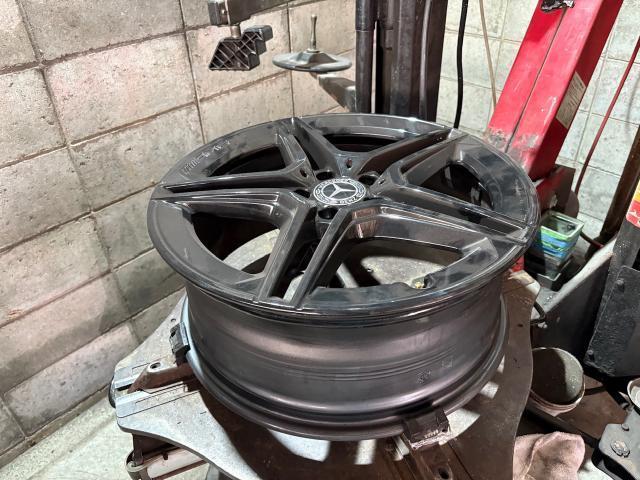 メルセデス・ベンツ　ＧＬＢ　ホイール・タイヤ交換　以前販売させて頂いた車両です！　タイヤ持ち込みOK 大阪　貝塚　岸和田市　泉佐野市　和泉　高石　泉南　阪南