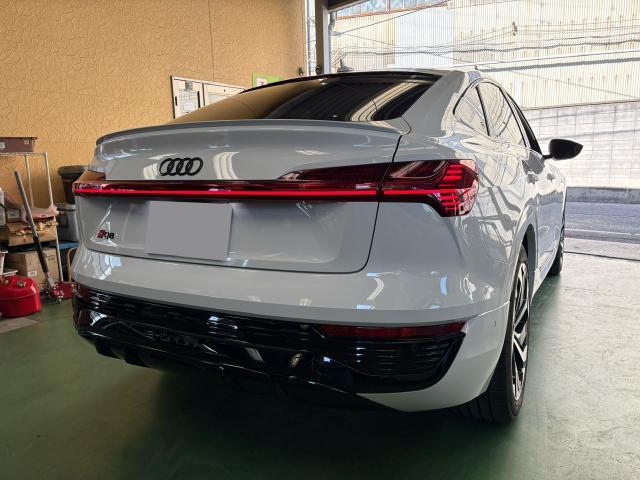 アウディＱ８　カーナビ・ETC・ドラレコ取付　持ち込み部品による作業　部品の持ち込み歓迎　新車　中古車販売　輸入車歓迎　Instagram予約あり