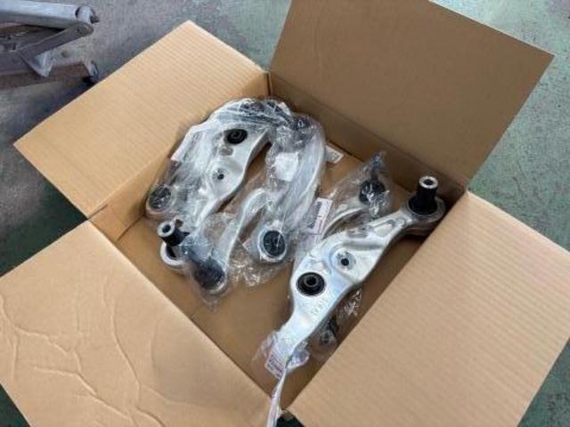 レクサス　ＬＳ　サスペンション・足回り修理・整備　アッパー交換　ロアアーム交換　ブッシュちぎれ　車検不適合　アームブッシュ交換　ご依頼ありがとございました！