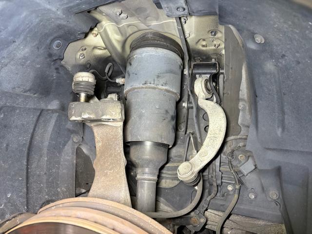 レクサス　ＬＳ　サスペンション・足回り修理・整備　アッパー交換　ロアアーム交換　ブッシュちぎれ　車検不適合　アームブッシュ交換　ご依頼ありがとございました！