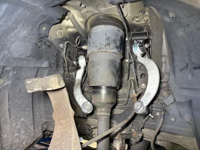 レクサス　ＬＳ　サスペンション・足回り修理・整備　アッパー交換　ロアアーム交換　ブッシュちぎれ　車検不適合　アームブッシュ交換　ご依頼ありがとございました！