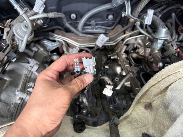 レクサス　ＩＳ Ｆ　エンジン関連修理・整備　冷却水漏れ　ヒートエクスチェンジャー交換　冷却水が減る　冷却水補充　LEXUS V8エンジンの宿命　大阪　レクサス修理