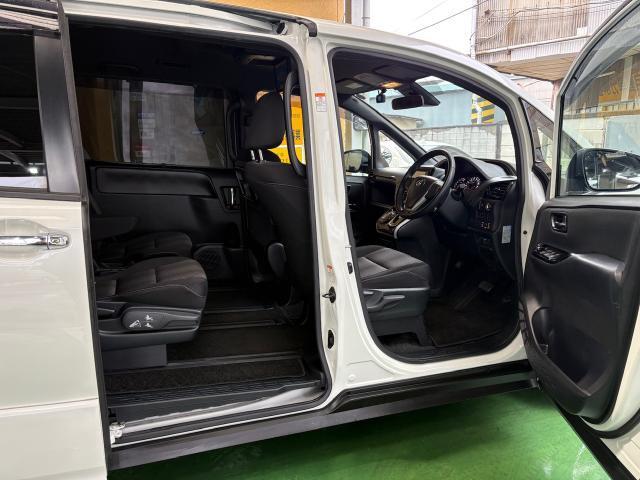 トヨタ　ヴォクシー　中古車販売　年末に向けて12月は10台以上の販売車両　在庫車多数　随時注文販売承ります　車の買取もOK どんな車も買い取ります 大阪 貝塚 岸和田 堺 和泉市 高石市 車屋さん